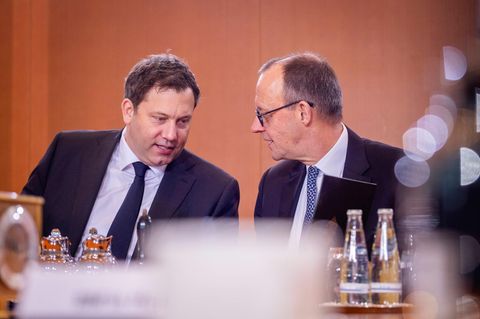 Bundeskanzler Friedrich Merz (r., CDU) und Vizekanzler und Finanzminister Lars Klingbeil (SPD)
