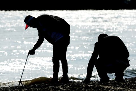 Sachsens Kommunen laden Freiwillige zum Frühjahrsputz ein. (Symbolbild) Foto: David Young/dpa