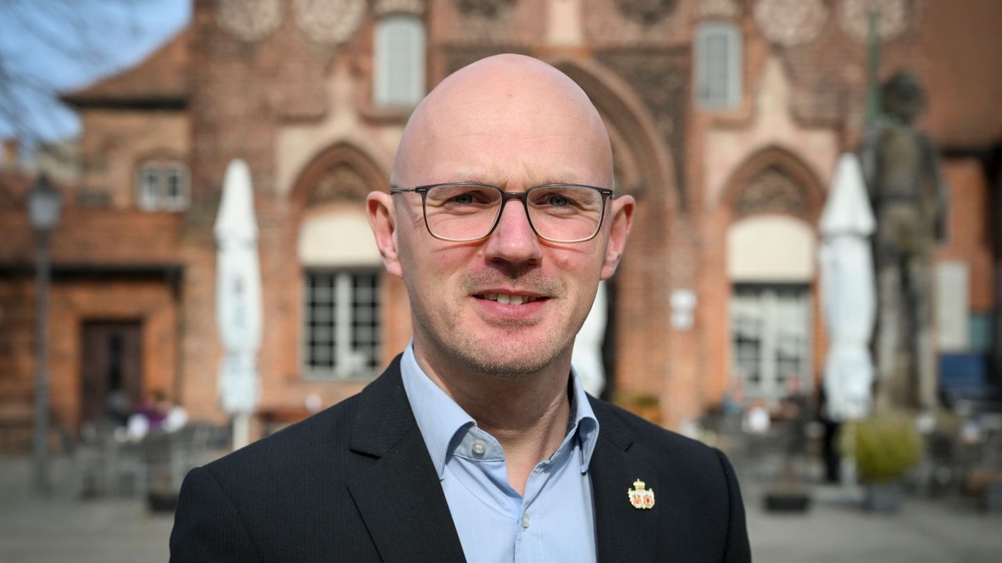 Er ist seit wenigen Tagen im Amt: Daniel Keip (SPD) ist neuer Oberbürgermeister der 75.000 Einwohner-Stadt Brandenburg an der Ha