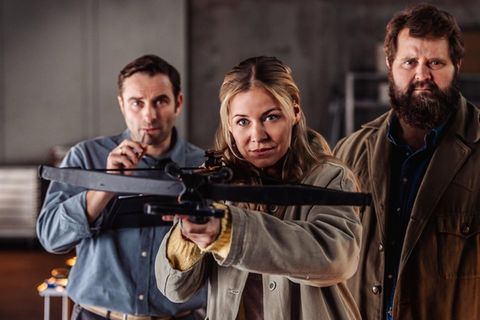 "Behringer und die Toten - Ein Bamberg-Krimi: Rivus": Sebastian Loncar (Jonas Laux, l.), Anne Loncar (Jessica Ginkel, M.) und