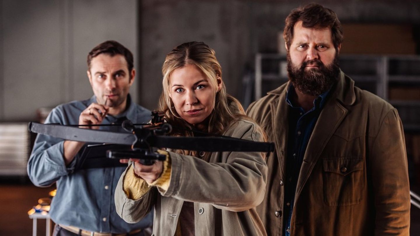 "Behringer und die Toten - Ein Bamberg-Krimi: Rivus": Sebastian Loncar (Jonas Laux, l.), Anne Loncar (Jessica Ginkel, M.) und