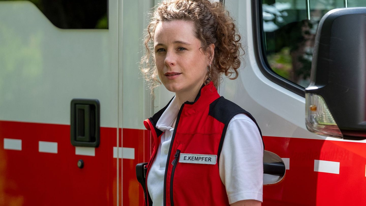 Klara Deutschmann spielt in "Einfach Elli" die titelgebende junge Notfallsanitäterin, die mit ADHS lebt.