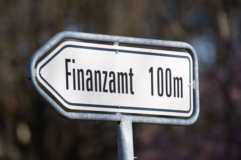 Die Brandenburger Finanzämter haben im Jahr 2025 im Durchschnitt knapp sieben Wochen für einen Einkommensteuerbescheid gebraucht