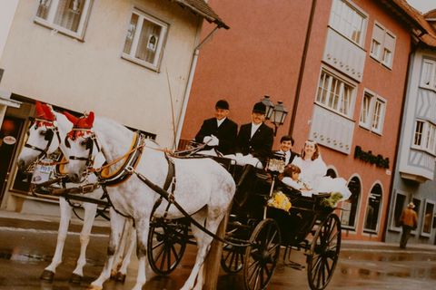 Gastarbeiter: Antonietta und Franco fahren in der Kutsche zum Restaurant