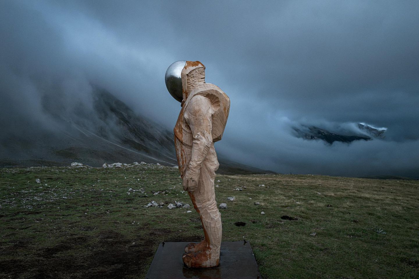 Astronaut aus Zedernholz