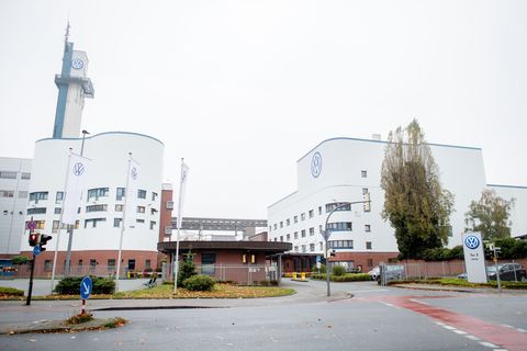 Im VW-Werk Osnabrück könnten in Zukunft auch Teile fürs Militär gebaut werden. (Archivbild) Foto: Hauke-Christian Dittrich/dpa