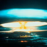 Nuklearwaffen haben für eine neue Zeit der Kriegsführung gesorgt. Die einzigen Atombomben, die jemals im Krieg eingesetzt wurden, waren die US-Bomben auf die japanischen Städte Hiroshima und Nagasaki. Hunderttausende starben innerhalb weniger Tage. Allein das CCW-Gebot, wonach Zivilisten geschont werden müssen, verbietet den Einsatz von Atomwaffen – eigentlich (Archivbild).