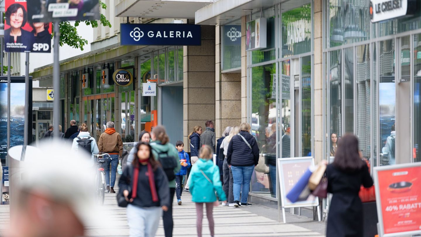 Die Filiale an der Breiten Straße in Köln steht ebenfalls auf der Liste. (Archivbild) Foto: Henning Kaiser/dpa