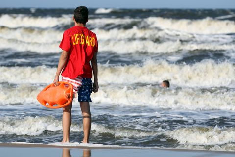 Mindestens 393 Menschen sind im vergangenen Jahr bei Badeunfällen gestorben - 18 weniger als 2024. (Symbolbild) Foto: Tilo Wallr