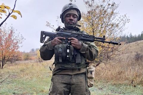 Mit Fake-Jobs in den Krieg: Tausende Kenianer für Russlands Front rekrutiert