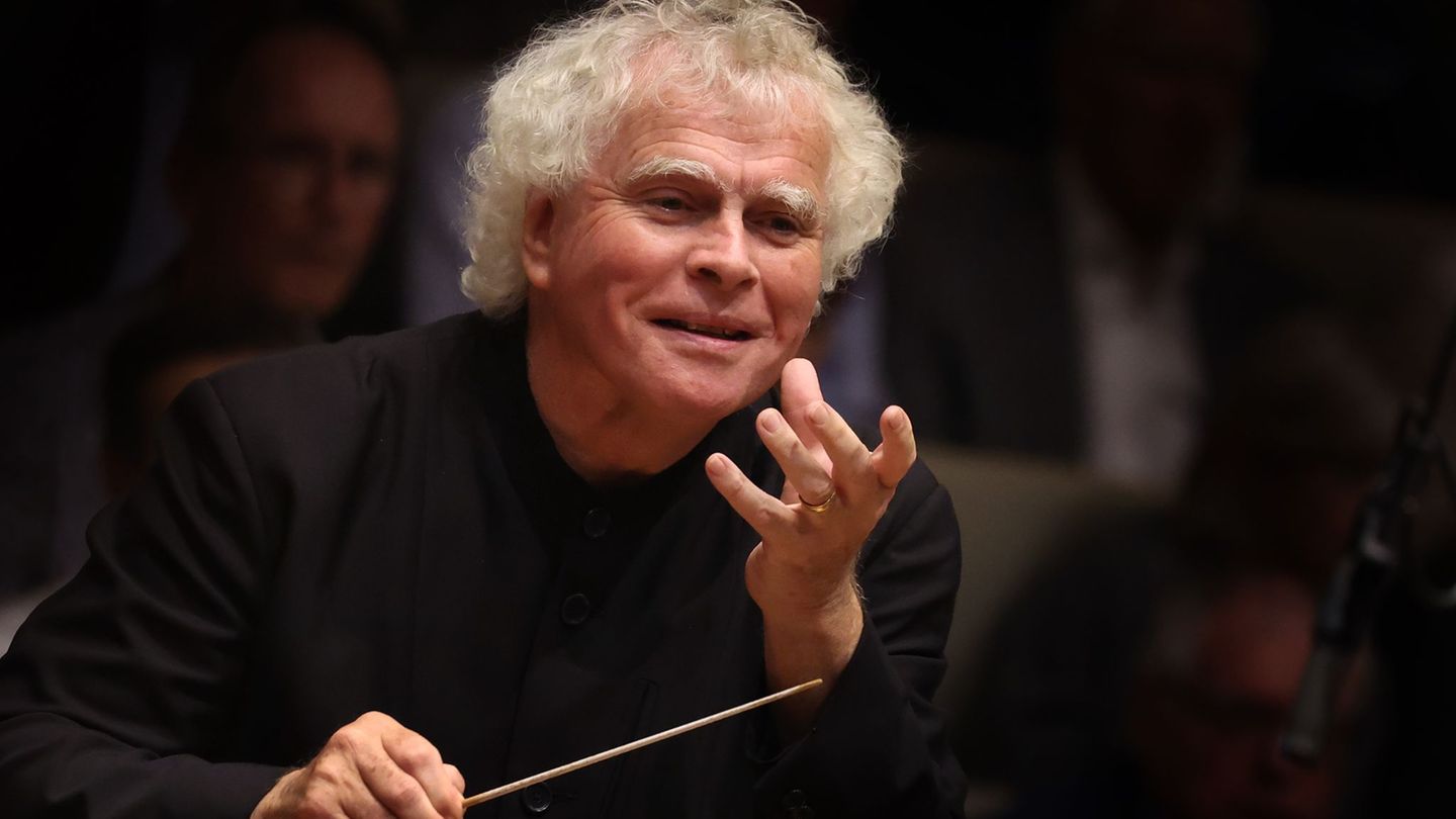 Berlin seit Jahren verbunden: Dirigent Simon Rattle. (Archivbild) Foto: Karl-Josef Hildenbrand/dpa