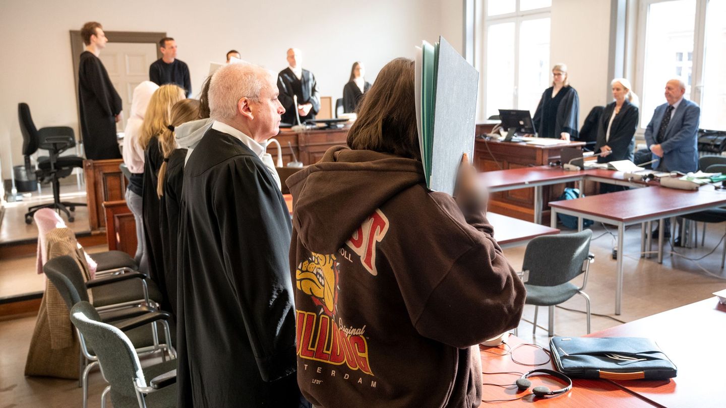 Zeugenaussagen hatten zur Festnahme der Angeklagten geführt. Foto: Daniel Bockwoldt/dpa/Daniel Bockwoldt