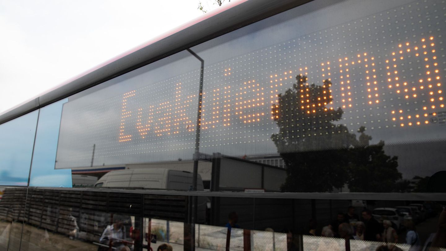 Etwa eineinhalb Stunden dauerte es, bis die Fliegerbombe aus dem Zweiten Weltkrieg entschärft war. (Symbolbild) Foto: Daniel Kar
