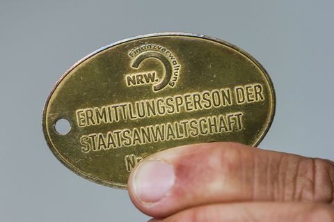 Bei Cum-Ex verschoben Finanzakteure Aktien mit ("cum") und ohne ("ex") Dividendenanspruch hin und her, um gar nicht gezahlte Ste