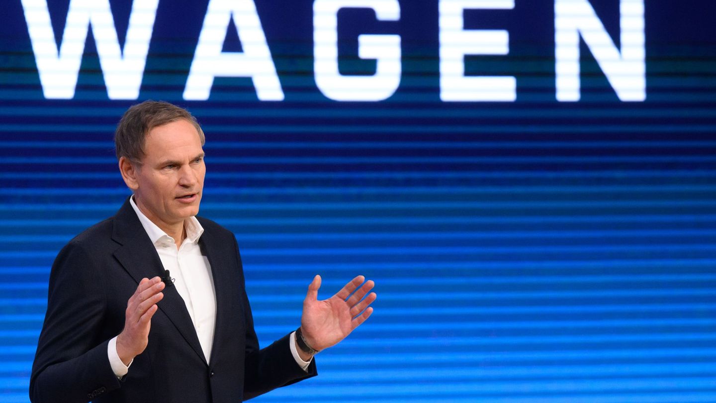 Konzernchef Blume will bei Ende des Jahres für VW ein neues Zukunftsbild 2030 vorlegen. Foto: Julian Stratenschulte/dpa