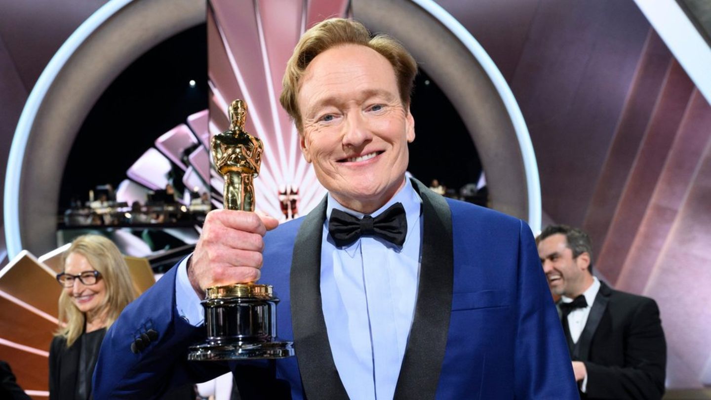 Conan O'Brien führt auch 2026 durch die Oscarverleihung.