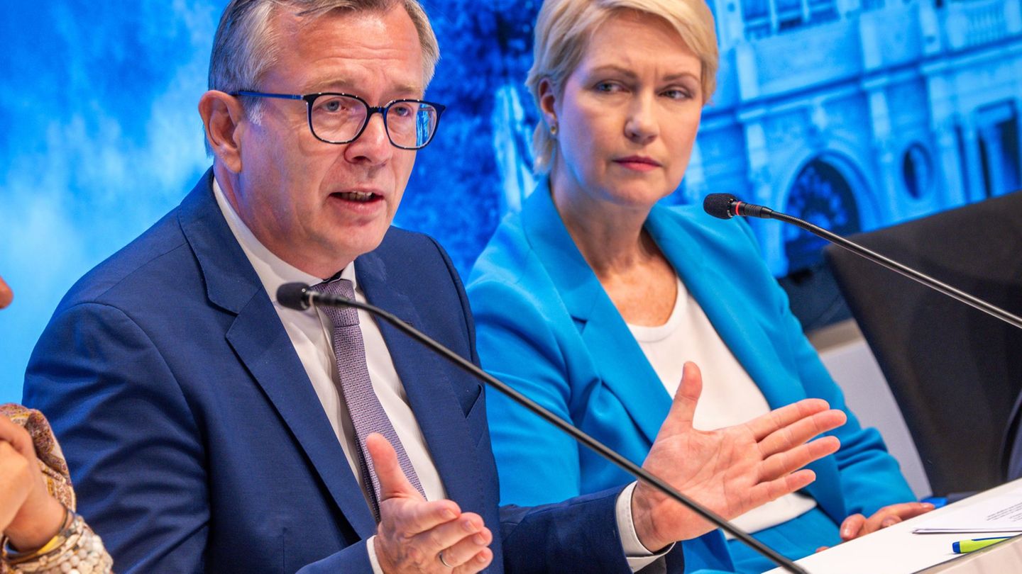 Modernisierungsagenda: Mehr Tempo, weniger Papier: MV will Verwaltung modernisieren