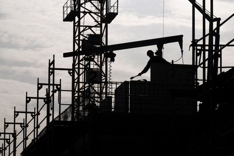 Die Stimmung bei den Wirtschaftsverbänden in Berlin und Brandenburg ist trüb. (Archivbild) Foto: Monika Skolimowska/dpa