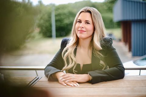 Laura Opferkuch trat mit nur 28 Jahren die Nachfolge im Süßwaren-Familienunternehmen Hosta an und übernahm die Verantwortung für die 1200 Mitarbeiter.