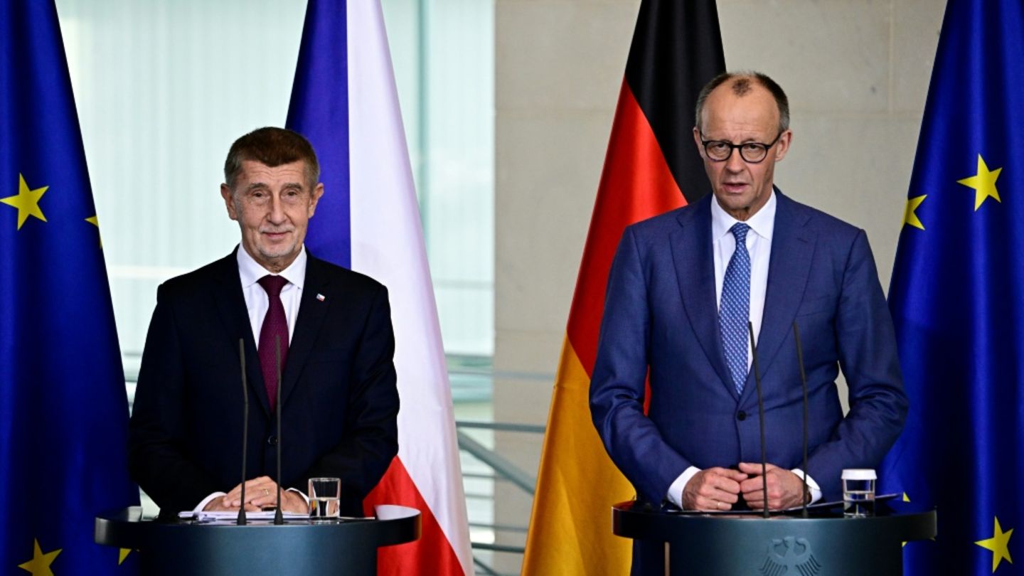 Bundeskanzler Merz (rechts) und Tschechiens Regierungschef Babis am Dienstag in Berlin