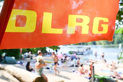 Den größten Anstieg bei den tödlichen Badeunfällen gab es unter jungen Menschen. (Symbolbild) Foto: Sebastian Gollnow/dpa