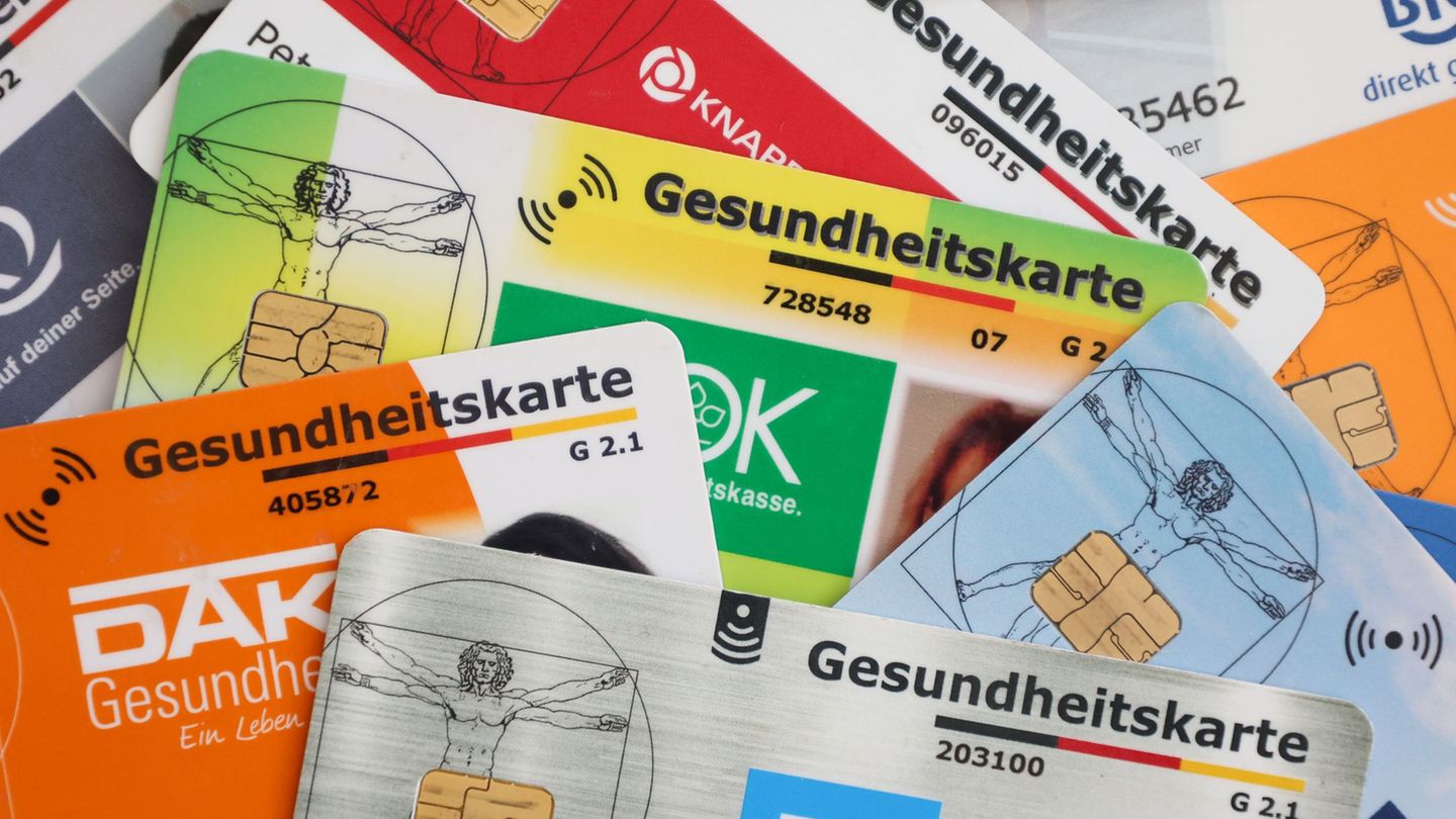 Im Jahr 2025 standen bei den gesetzlichen Krankenkassen Einnahmen von 355,9 Milliarden Euro Ausgaben von 352,4 Milliarden Euro g