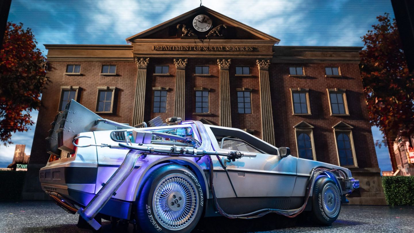 DeLorean als Musicalstar: Das teuerste Bühnenauto der Welt steht jetzt in Hamburg