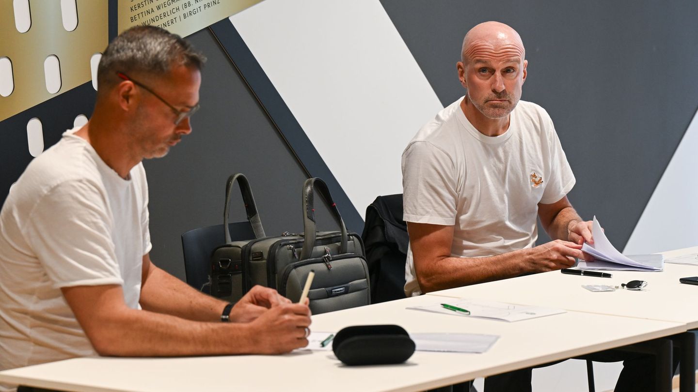 Der frühere Osnabrücker Trainer Marco Antwerpen und sein Co-Trainer Frank Döpper (Archivbild) Foto: Arne Dedert/dpa