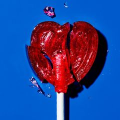 Zucker Symbolfoto eines Lutschers in Herzform