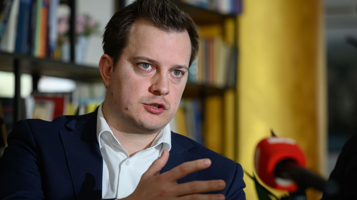 Patrick Hübner sieht sich mit dem Vorwurf des Wahlbetrugs konfrontiert. Foto: Patrick Pleul/dpa