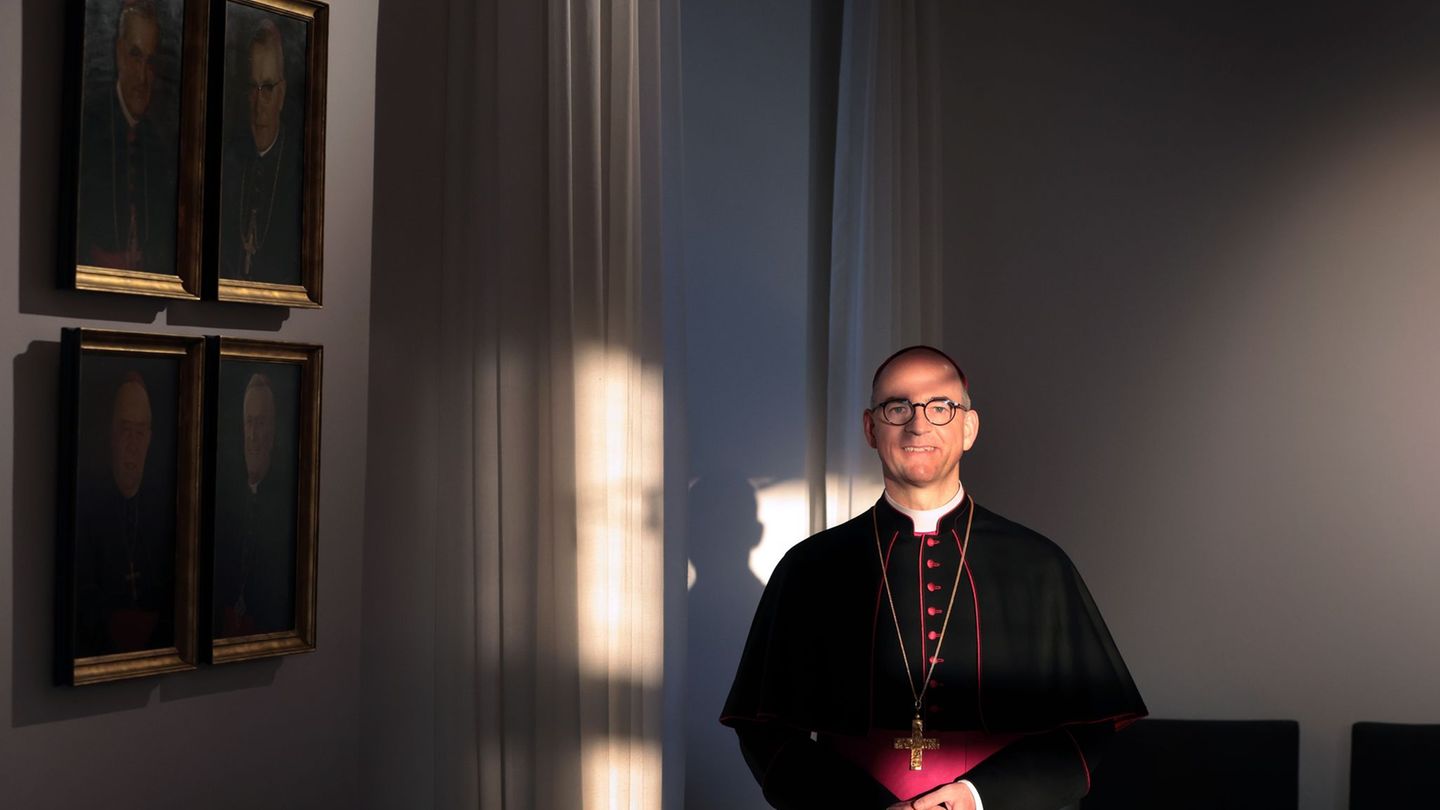 Der Bischof sucht einen neuen Fahrer. (Archivbild) Foto: Karl-Josef Hildenbrand/dpa