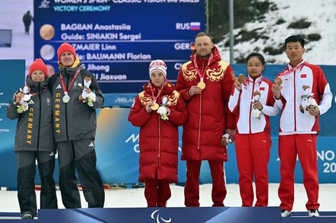 Die Siegerehrung mit Deutschland, Russland und China. Foto: Martin Schutt/dpa
