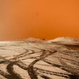 Autospuren im Schnee in Finnland