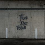 Fuck THE Police Graffiti an einer Betonwand