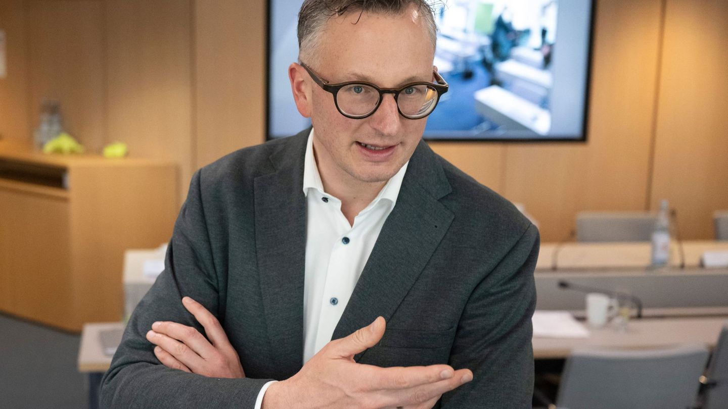 Der Grünen-Fraktionschef spricht sich für schnelle Gespräche mit der CDU aus. Foto: Marijan Murat/dpa