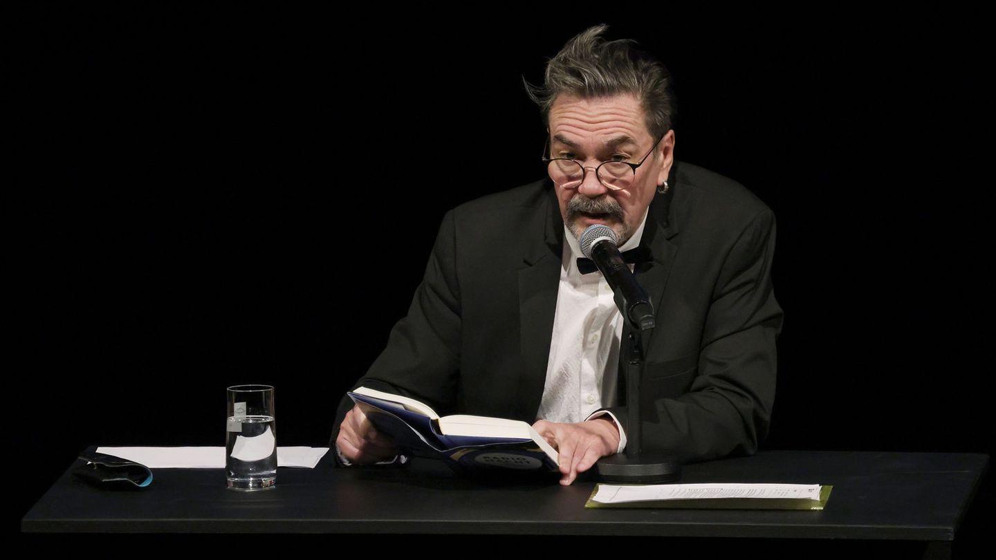 Der Schriftsteller Juri Andruchowytscherhält den Stefan-Heim-Preis der Stadt Chemnitz. (Archivbild) Foto: David Young/dpa