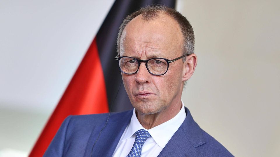 RTL/ntv-Trendbarometer: Lage für Merz "brandgefährlich" – Vertrauen in Kanzler und Parteien erschüttert