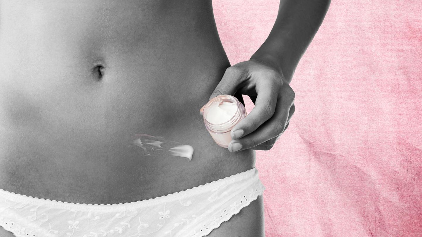 Testosteron: Ein weiblicher Bauch mit Creme in der Nähe des Bauchnabel