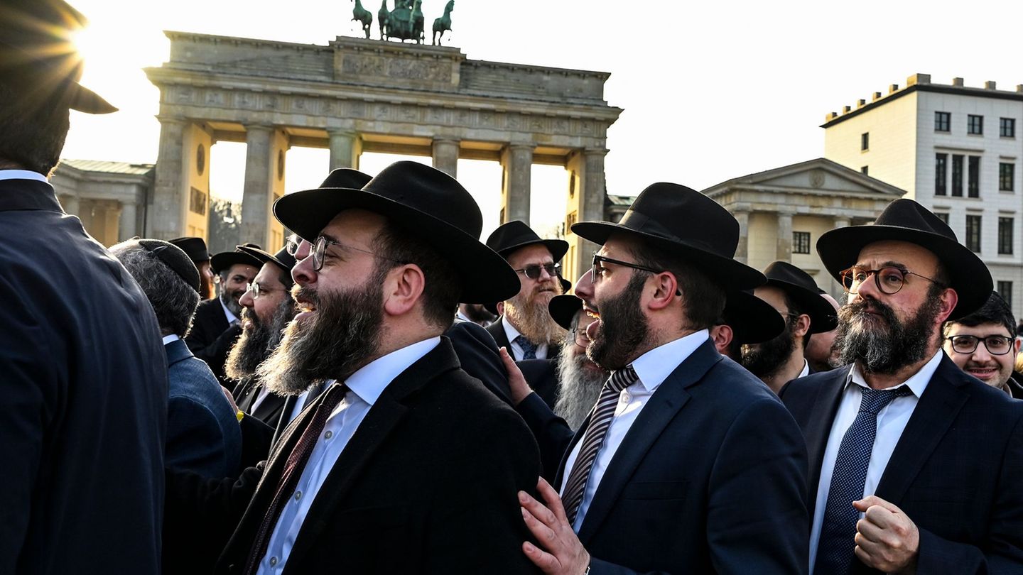 150 Rabbiner aus zahlreichen europäischen Ländern sind in Berlin zusammengekommen. Foto: Jens Kalaene/dpa
