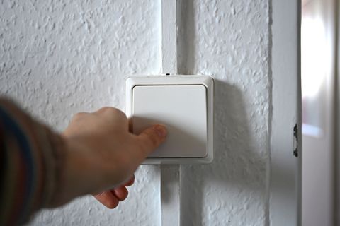 Die Stromrechnung von Haushalten soll niedriger werden. (Symbolbild) Foto: Elisa Schu/dpa