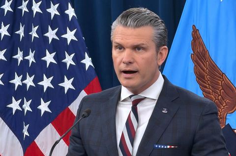 Trägt am liebsten patriotische Farben: US-Kriegsminister Pete Hegseth
