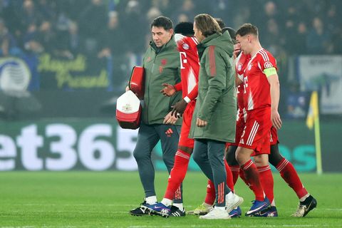 Davies muss verletzt raus. Foto: Jan Woitas/dpa