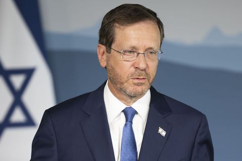 Herzog verteidigt die Angriffe auf iranische Öldepots. (Archivbild) Foto: Peter Klaunzer/Keystone/dpa