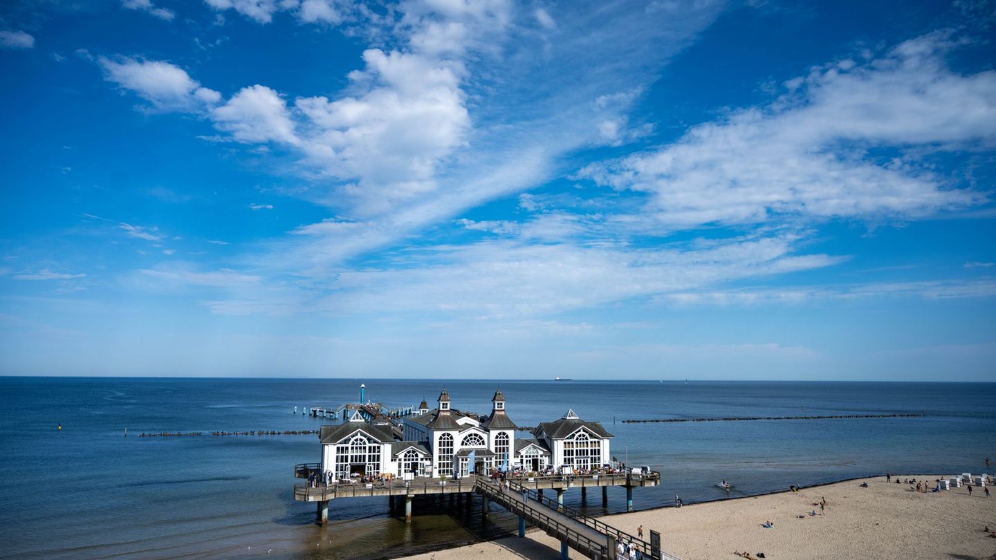 Auch die Selliner Seebrücke ist wieder Spielort beim diesjährigen Festspielfrühling Rügen. (Archivbild) Foto: Stefan Sauer/dpa