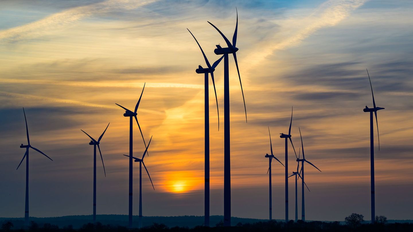 Die Sonne geht auf. In den nächsten Tagen werden Wolken diese hin und wieder verdrängen. (Archivbild) Foto: Patrick Pleul/dpa