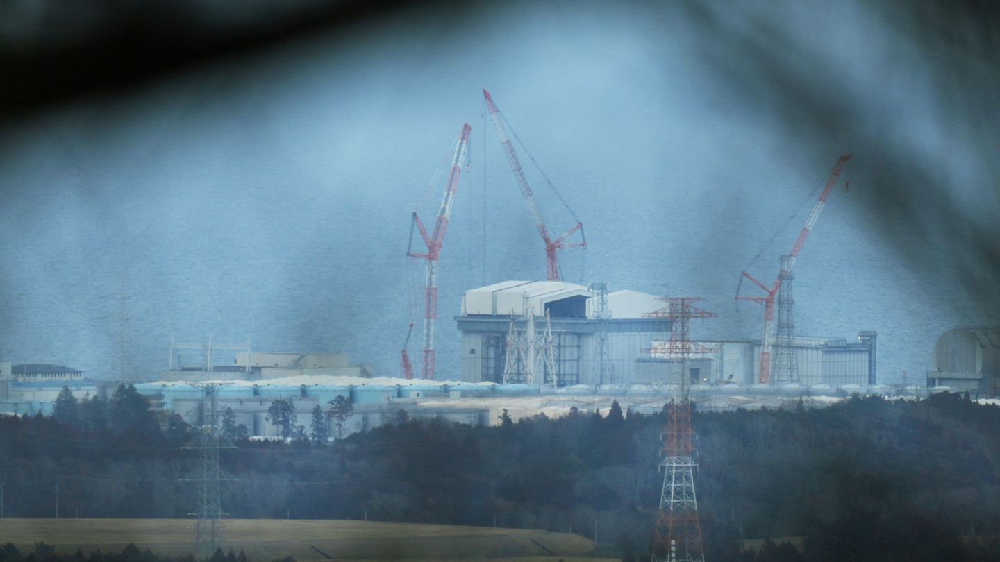 Die Erinnerung an den Super-GAU im Atomkraftwerk Fukushima Daiichi verblasst. Foto: Hiro Komae/AP/dpa