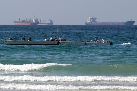 Die Schifffahrt in der Straße von Hormus ist fast komplett zum Erliegen gekommen. (Archivbild) Foto: Kamran Jebreili/AP/dpa