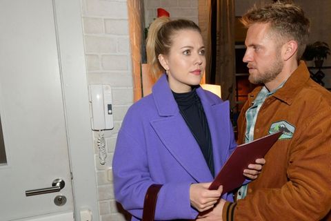 "GZSZ": Alicia (l.) vertraut Paul ihren riskanten Plan an.