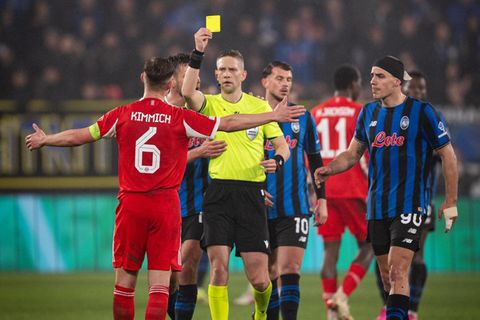 Joshua Kimmich vom FC Bayern sieht in der Champions League Gelb