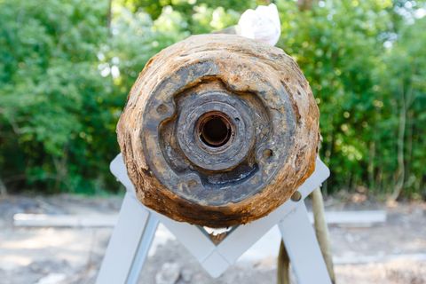 Aufgrund der Entschärfung einer Weltkriegsbombe kommt es auch zu Straßensperrungen. (Symbolbild) Foto: Frank Molter/dpa